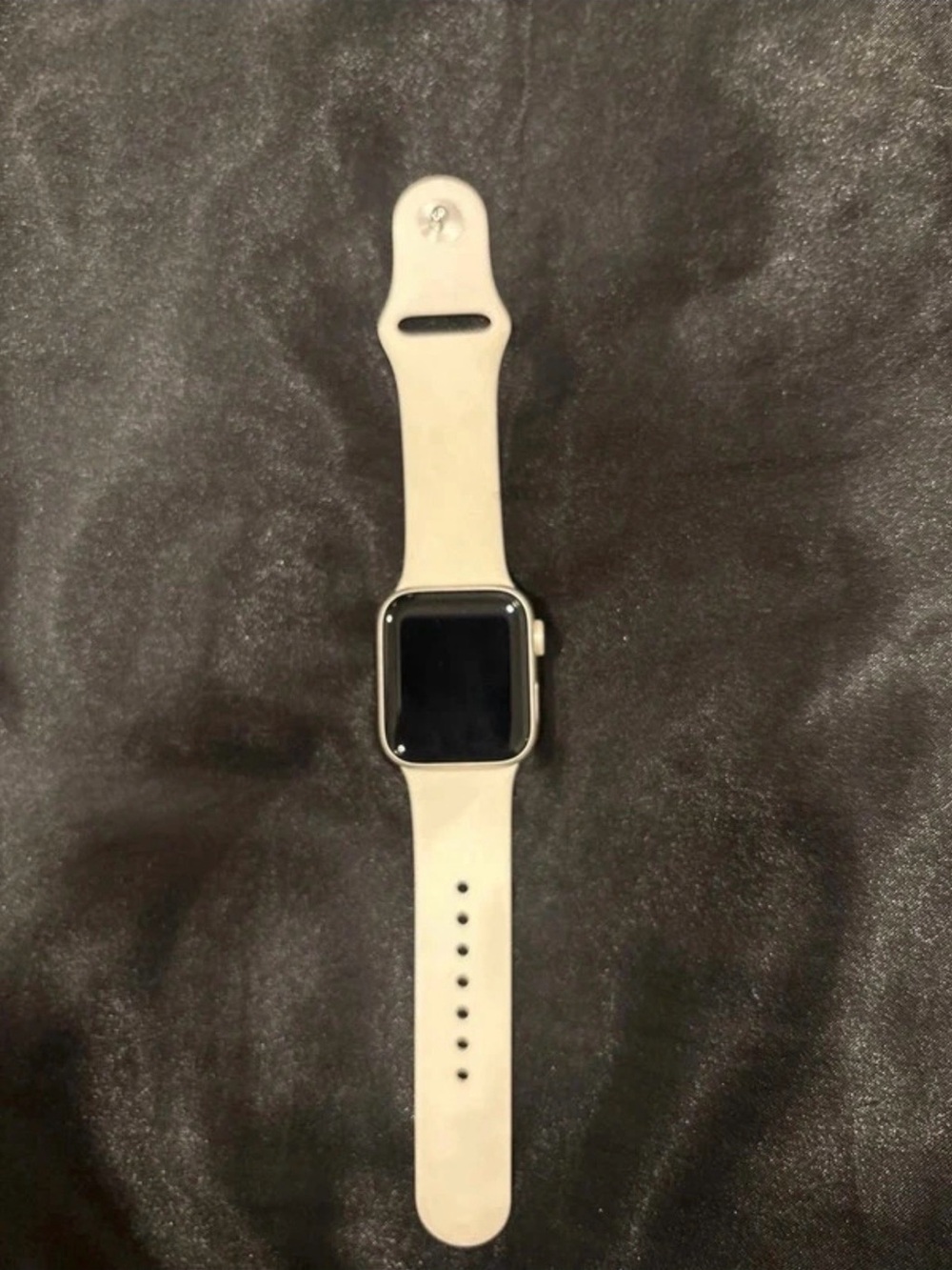 Apple SE Smartwatch with White Silicone Band